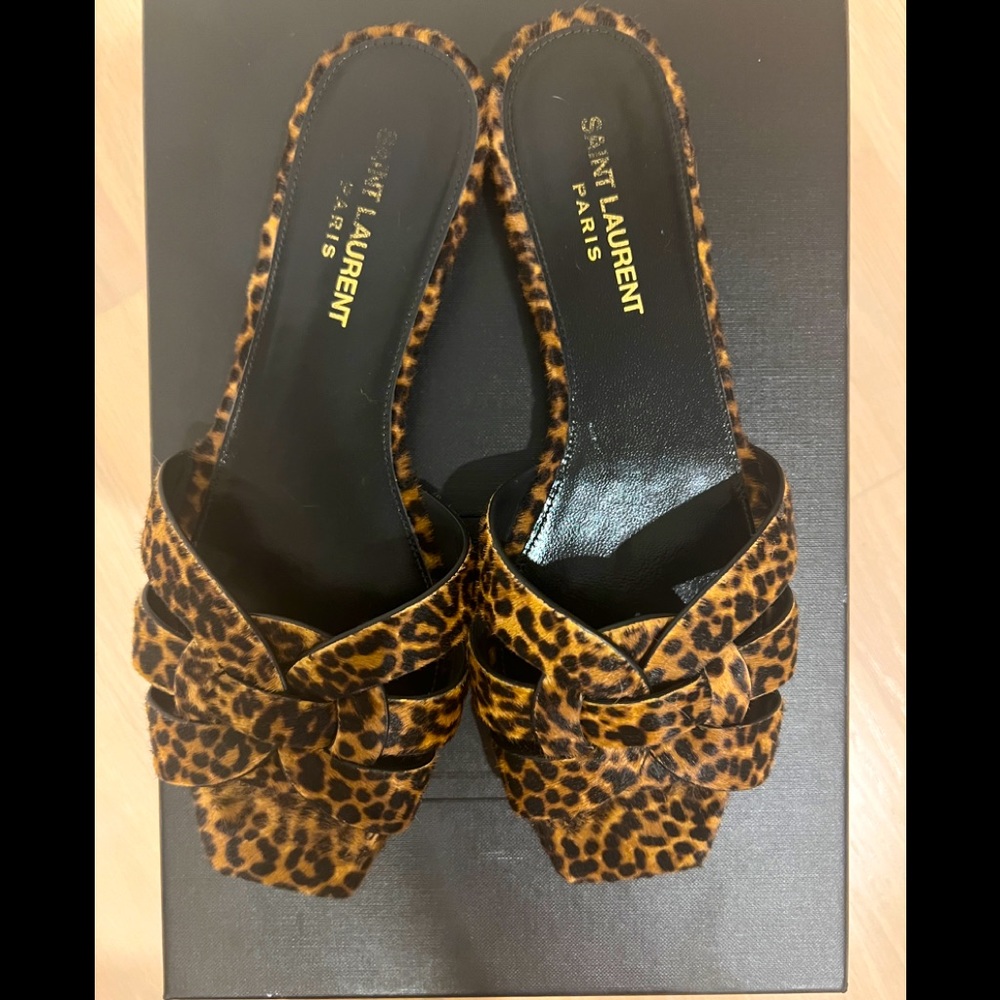 Saint Laurent ‘YSL’ Tribute flats in leopard print size 37